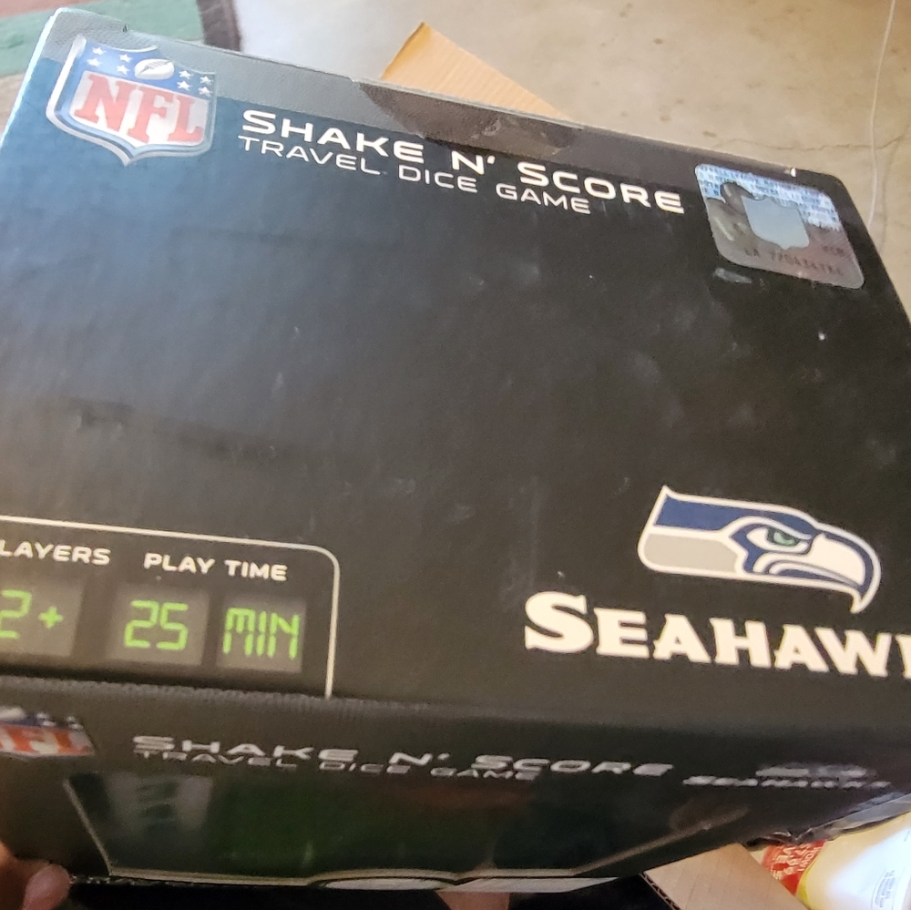 New In Box NFL Seattle Seahawks Shake N' Score Travel Dice Game
